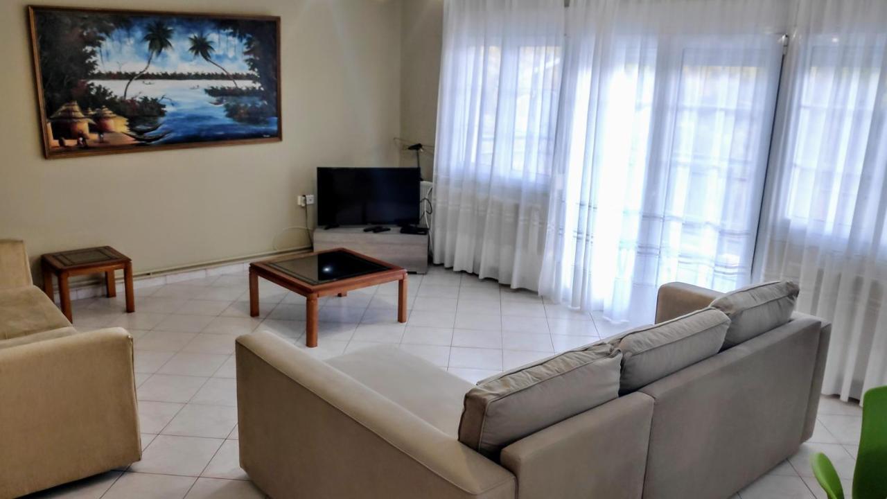 Ourania Luxury Apartment เกราโมตี ภายนอก รูปภาพ
